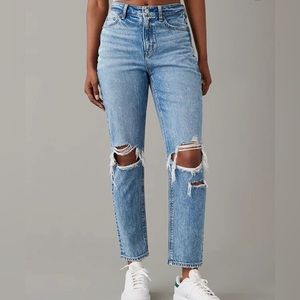 American Eagle high waist Mom Jeans Distressed ripped Denim size 6